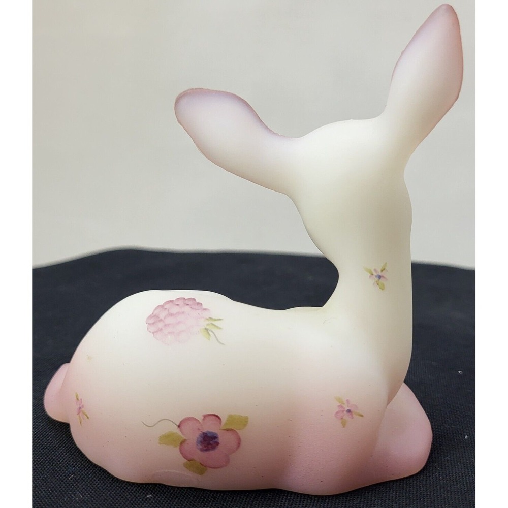 Fenton Burmese Laying Pink Deer Hand Painted Berries & Blossoms Signed Vintage - Picture 4 of 8